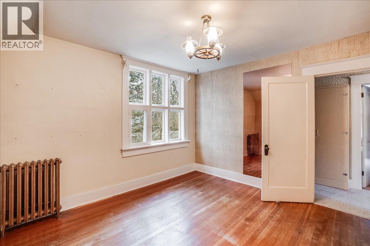 1107 ROBERTSON Avenue, Nelson
