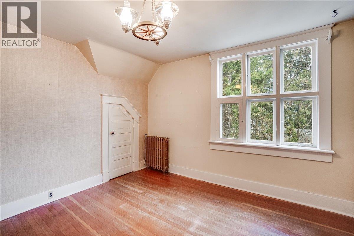 1107 ROBERTSON Avenue, Nelson