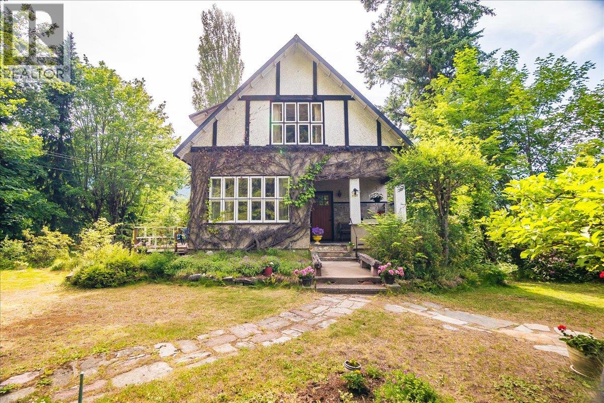 1107 ROBERTSON Avenue, Nelson