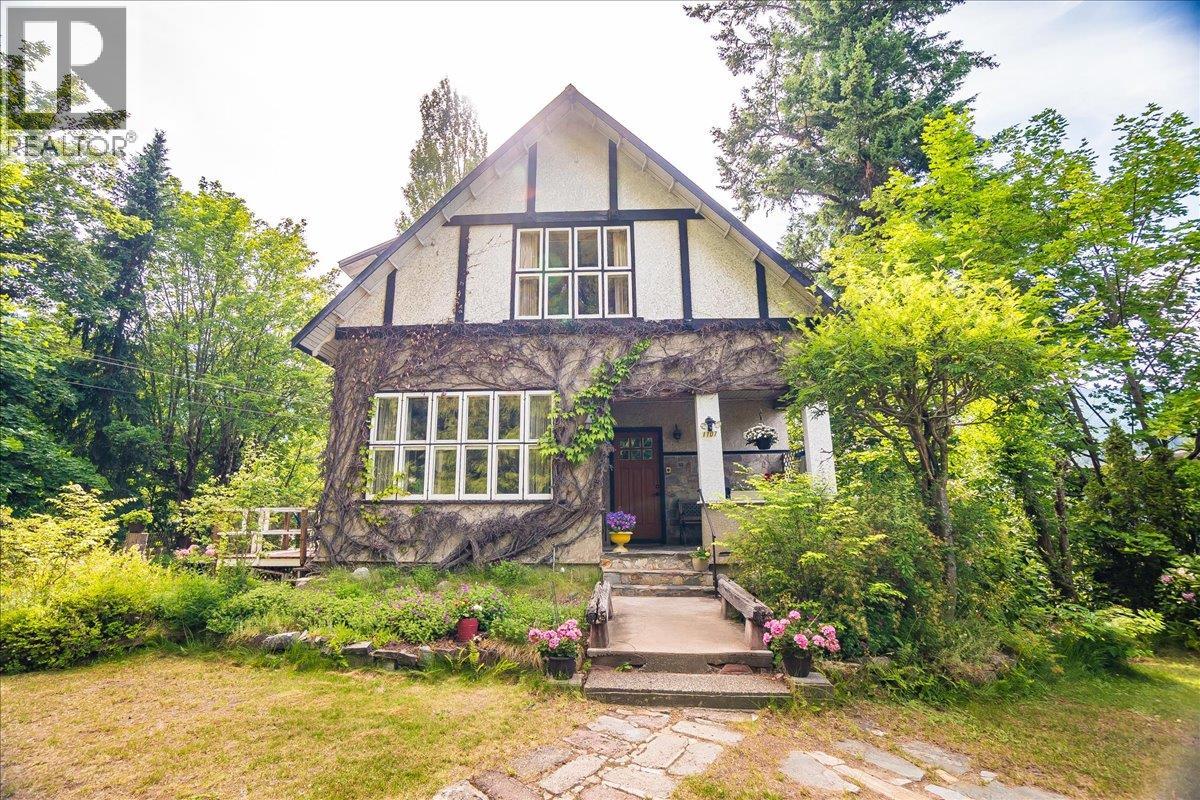 1107 ROBERTSON Avenue, Nelson
