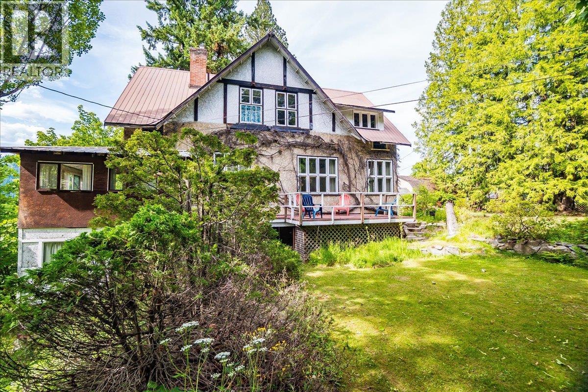 1107 ROBERTSON Avenue, Nelson