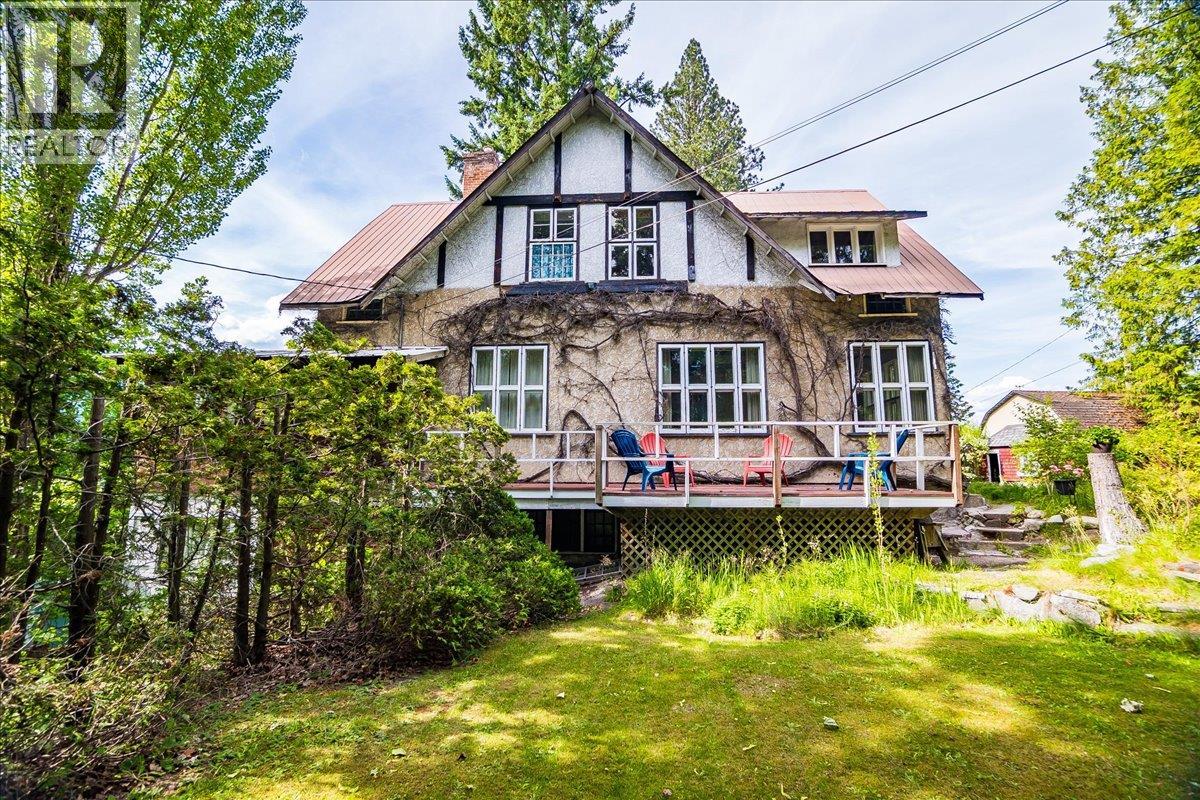 1107 ROBERTSON Avenue, Nelson