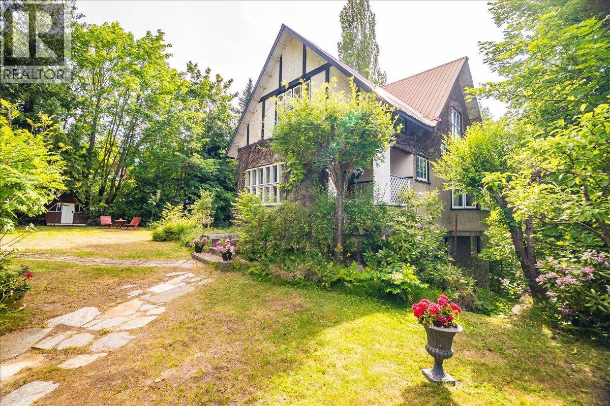 1107 ROBERTSON Avenue, Nelson