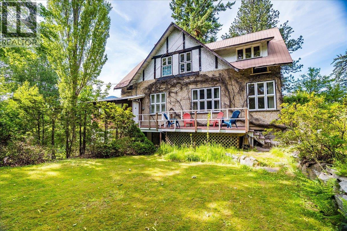 1107 ROBERTSON Avenue, Nelson