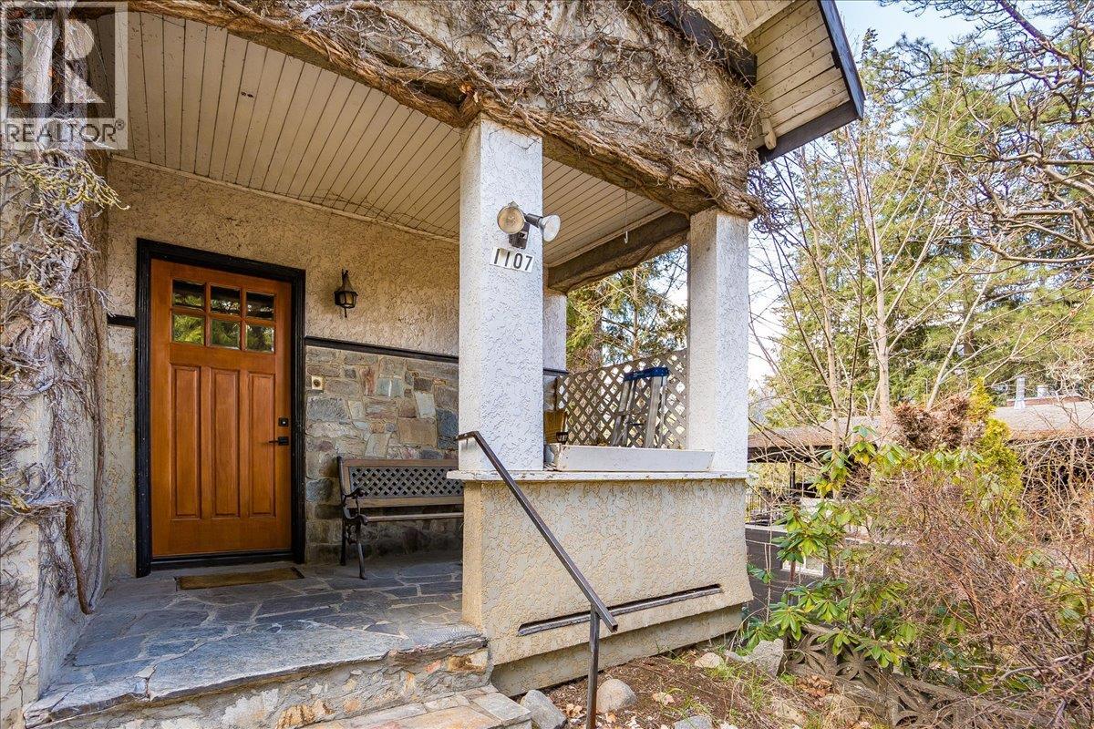 1107 ROBERTSON Avenue, Nelson