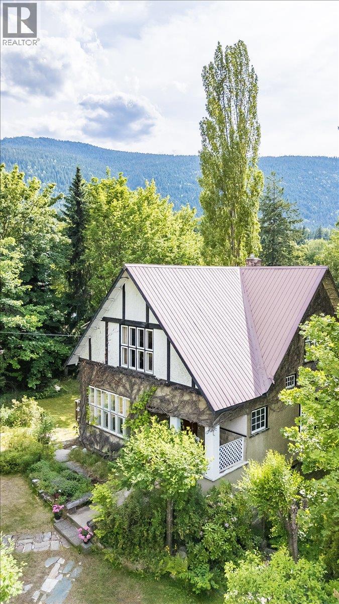 1107 ROBERTSON Avenue, Nelson