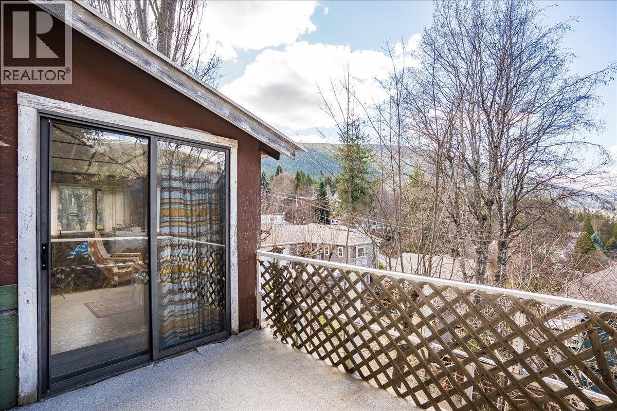 1107 ROBERTSON Avenue, Nelson