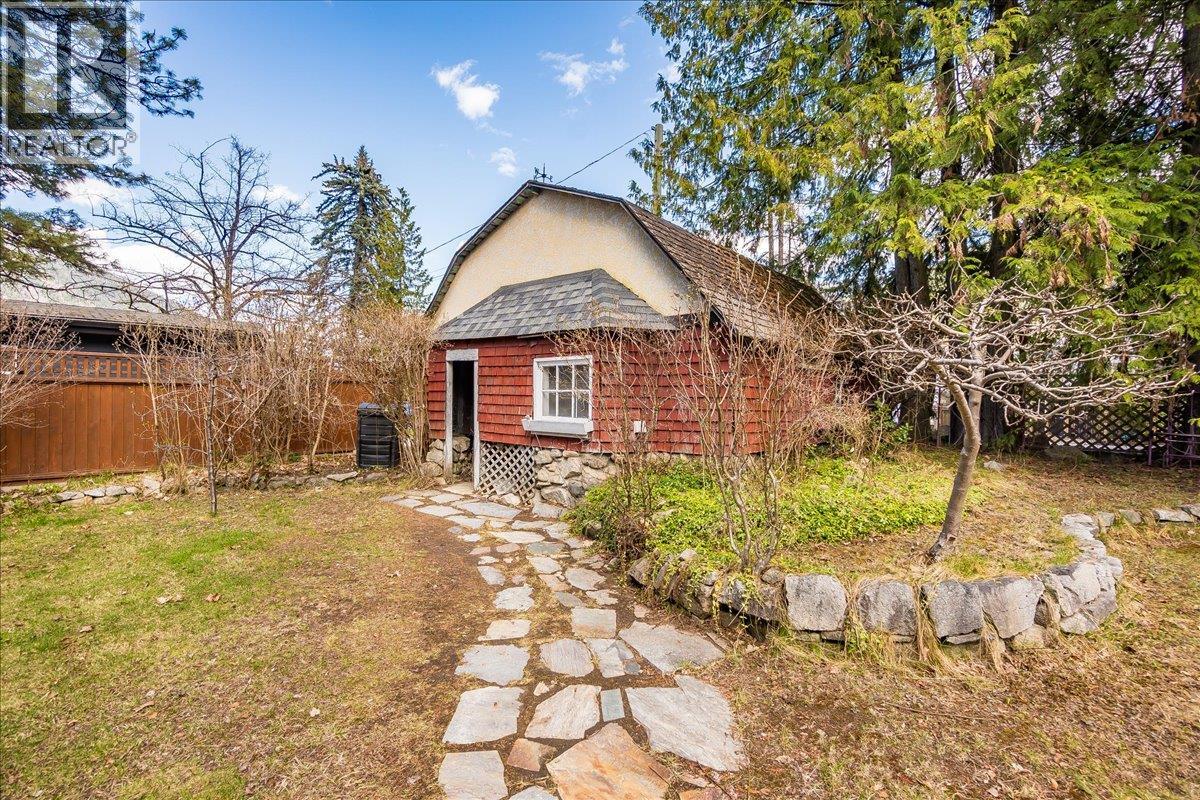 1107 ROBERTSON Avenue, Nelson