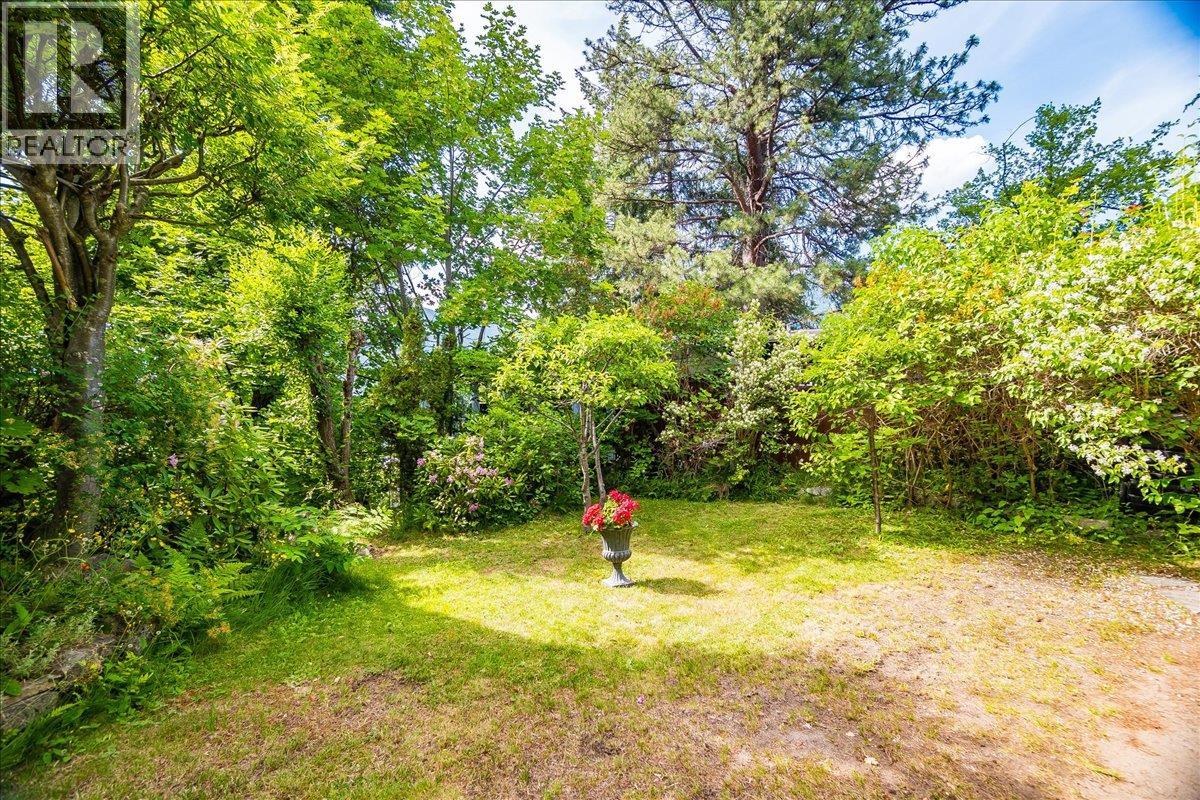1107 ROBERTSON Avenue, Nelson