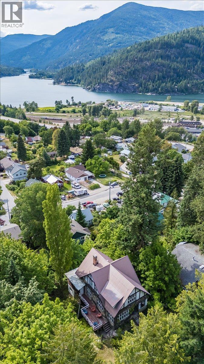 1107 ROBERTSON Avenue, Nelson