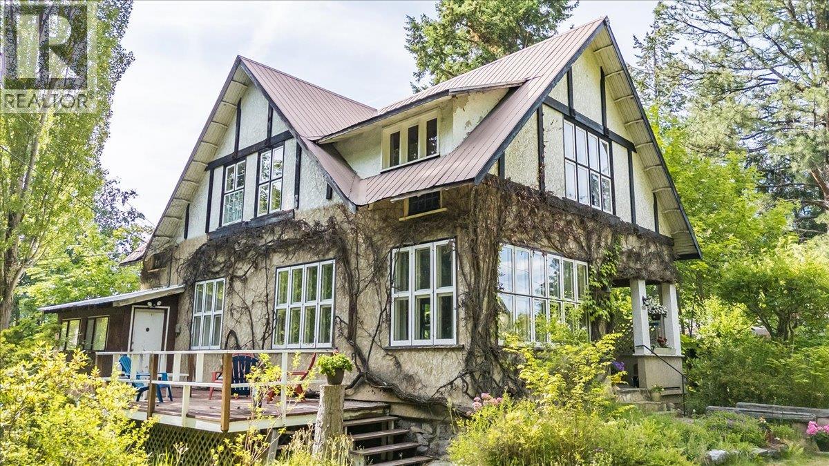 1107 ROBERTSON Avenue, Nelson