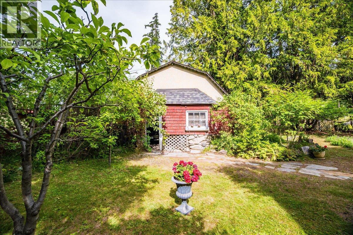 1107 ROBERTSON Avenue, Nelson