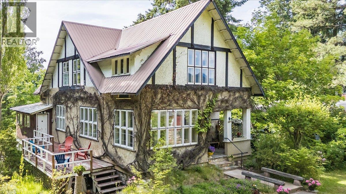 1107 ROBERTSON Avenue, Nelson