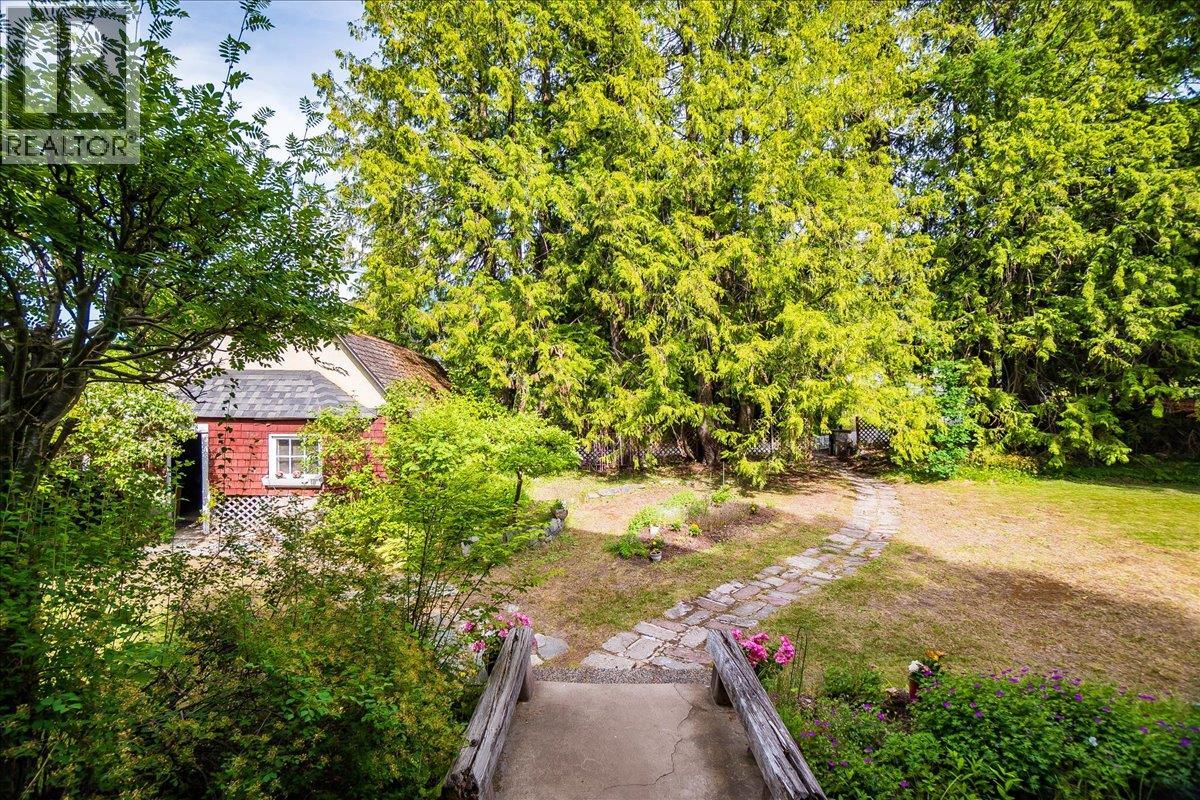 1107 ROBERTSON Avenue, Nelson