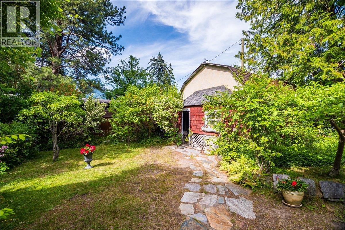1107 ROBERTSON Avenue, Nelson