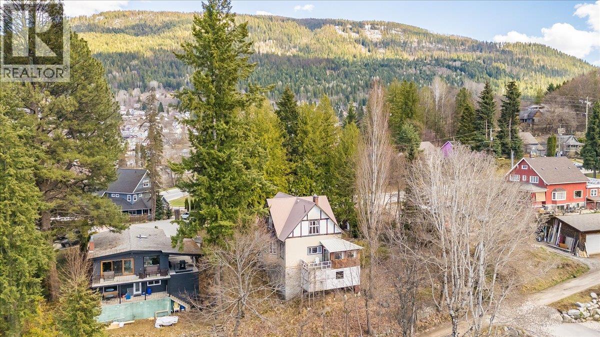 1107 ROBERTSON Avenue, Nelson
