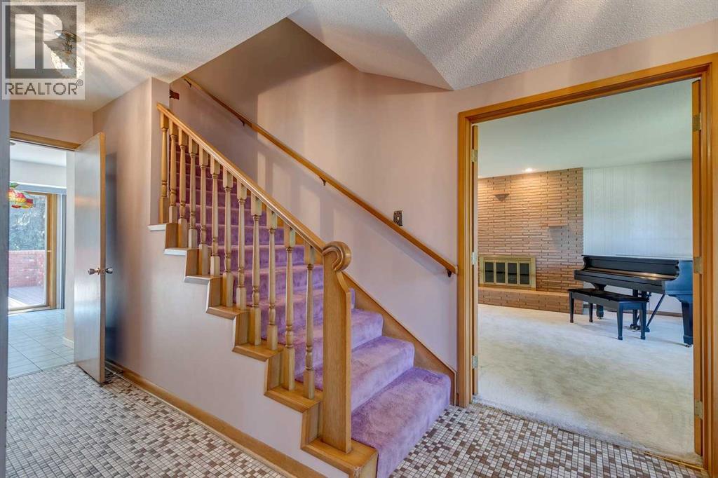 Photo 5 of 924 Kerfoot Crescent Sw, Calgary AB