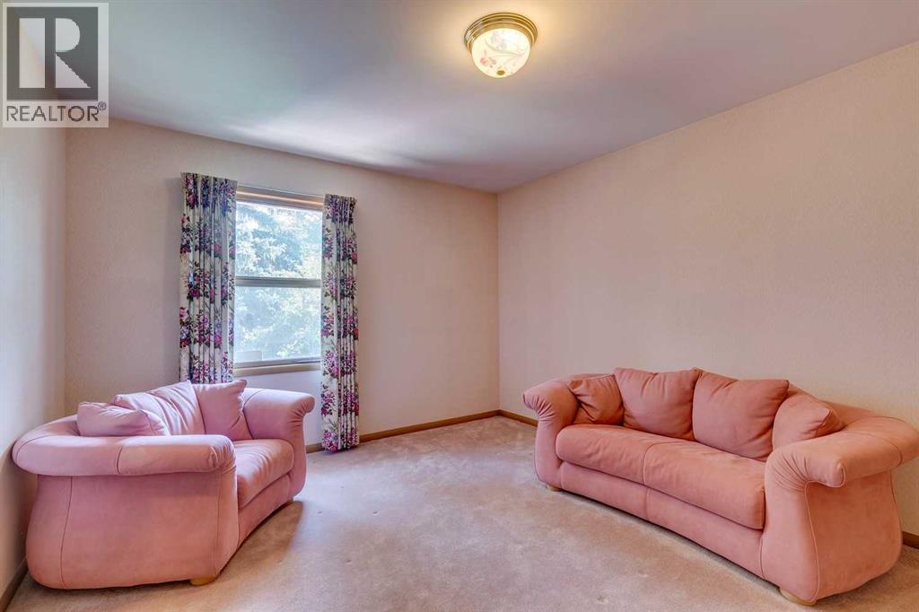 Photo 23 of 924 Kerfoot Crescent Sw, Calgary AB