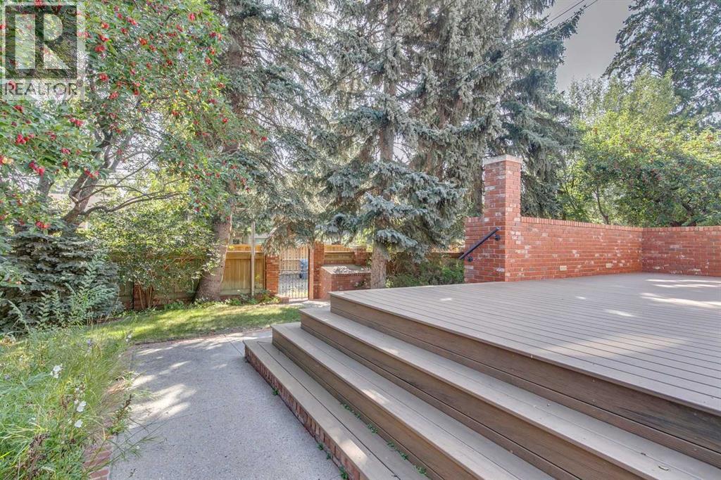 Photo 4 of 924 Kerfoot Crescent Sw, Calgary AB