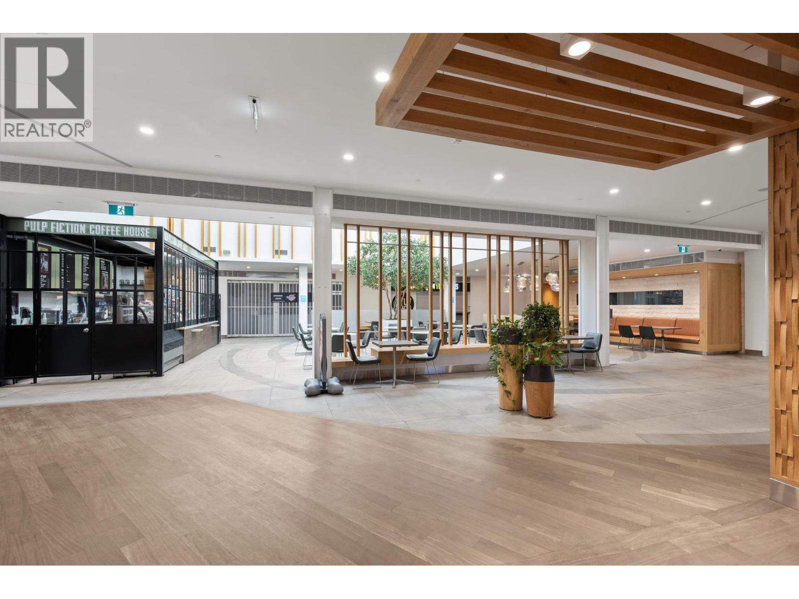 14 565 Bernard Avenue, Kelowna