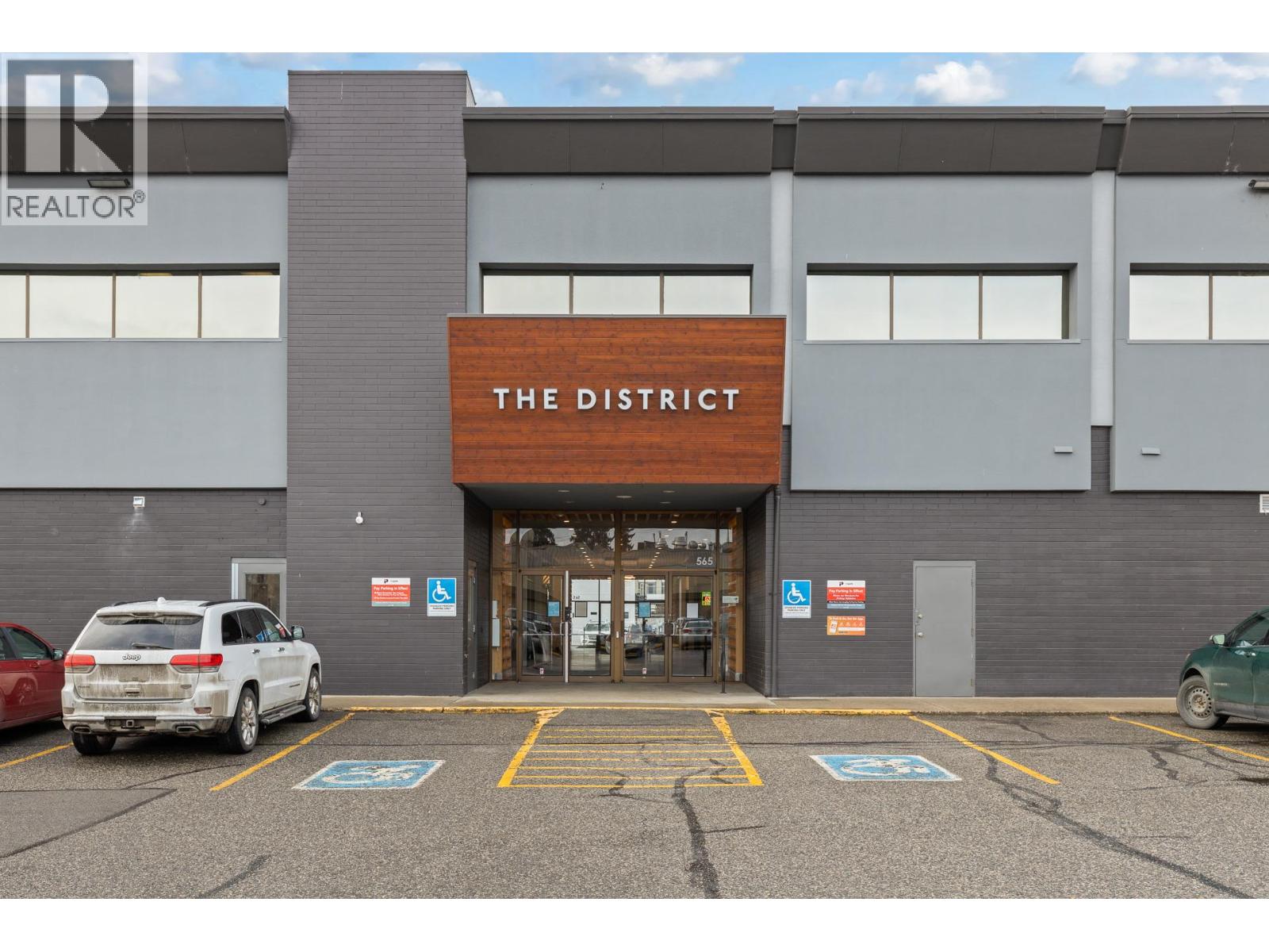 14 565 Bernard Avenue, Kelowna