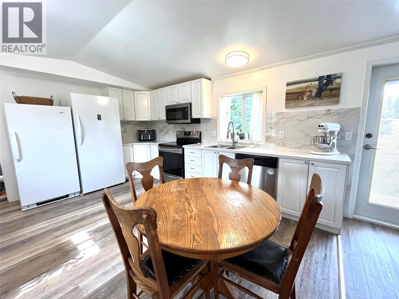 Photo 12 of 3754 Krestova Road, Crescent Valley BC