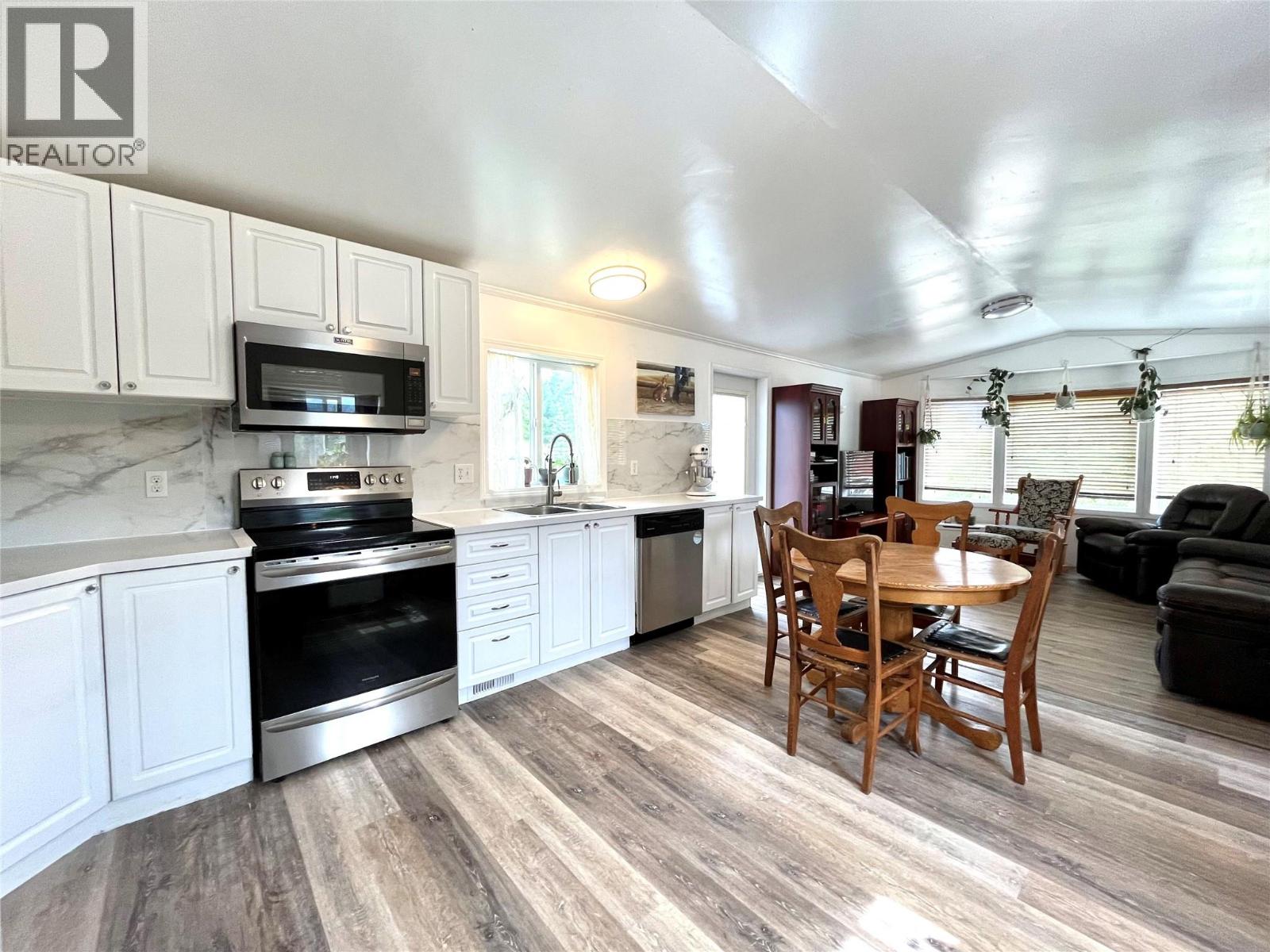 Photo 11 of 3754 Krestova Road, Crescent Valley BC