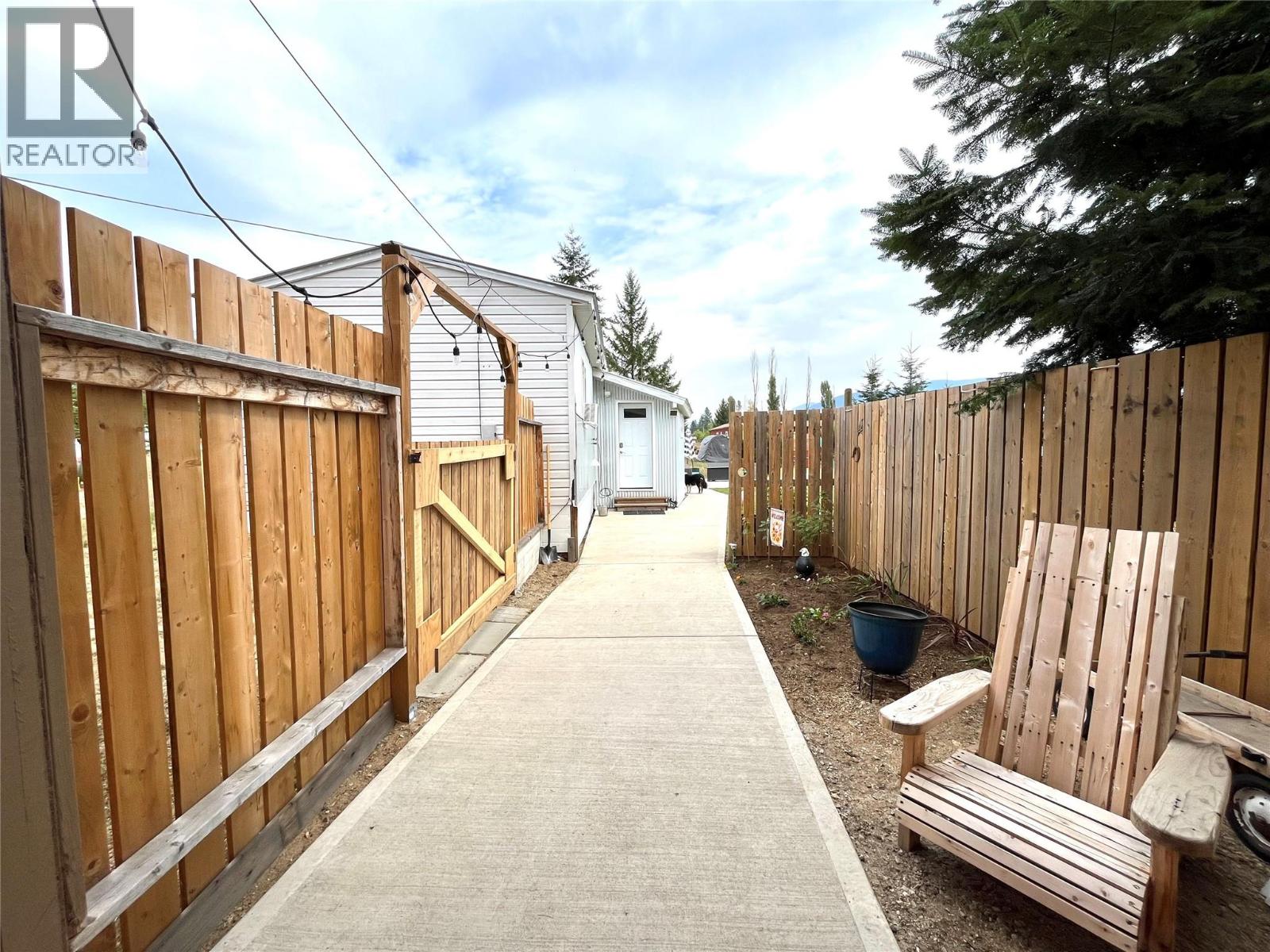 Photo 6 of 3754 Krestova Road, Crescent Valley BC