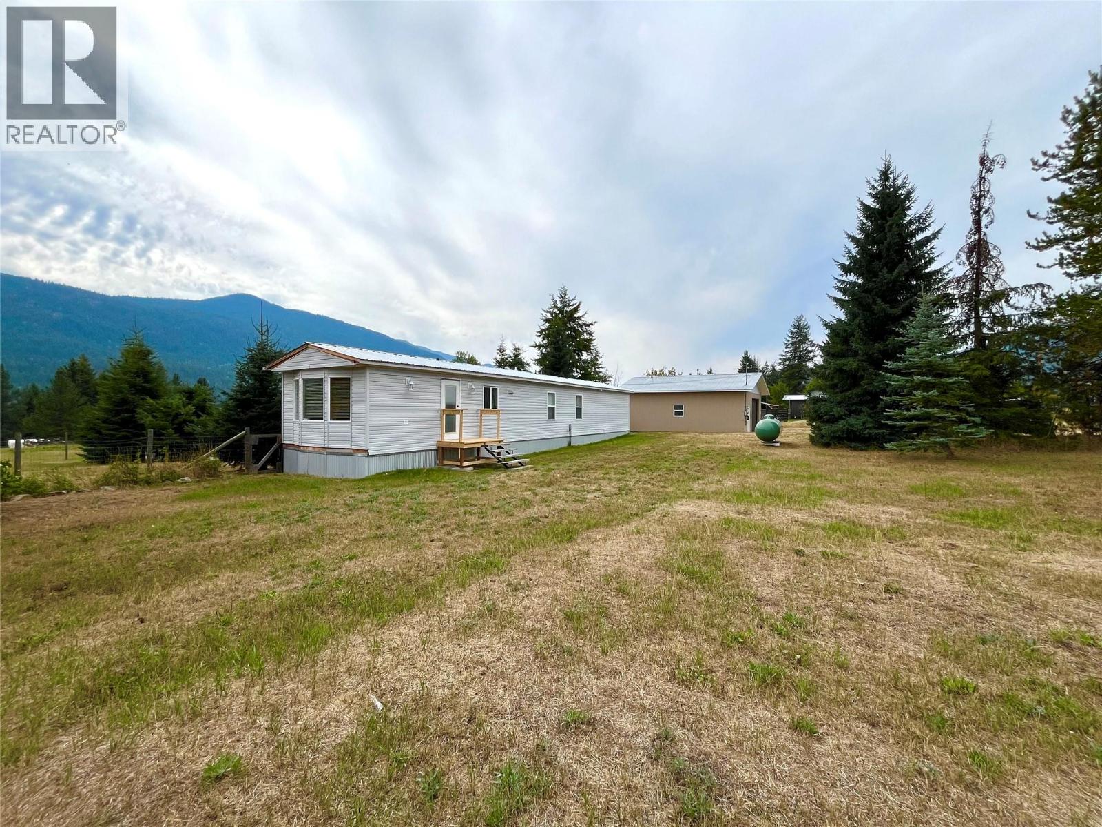 Photo 4 of 3754 Krestova Road, Crescent Valley BC