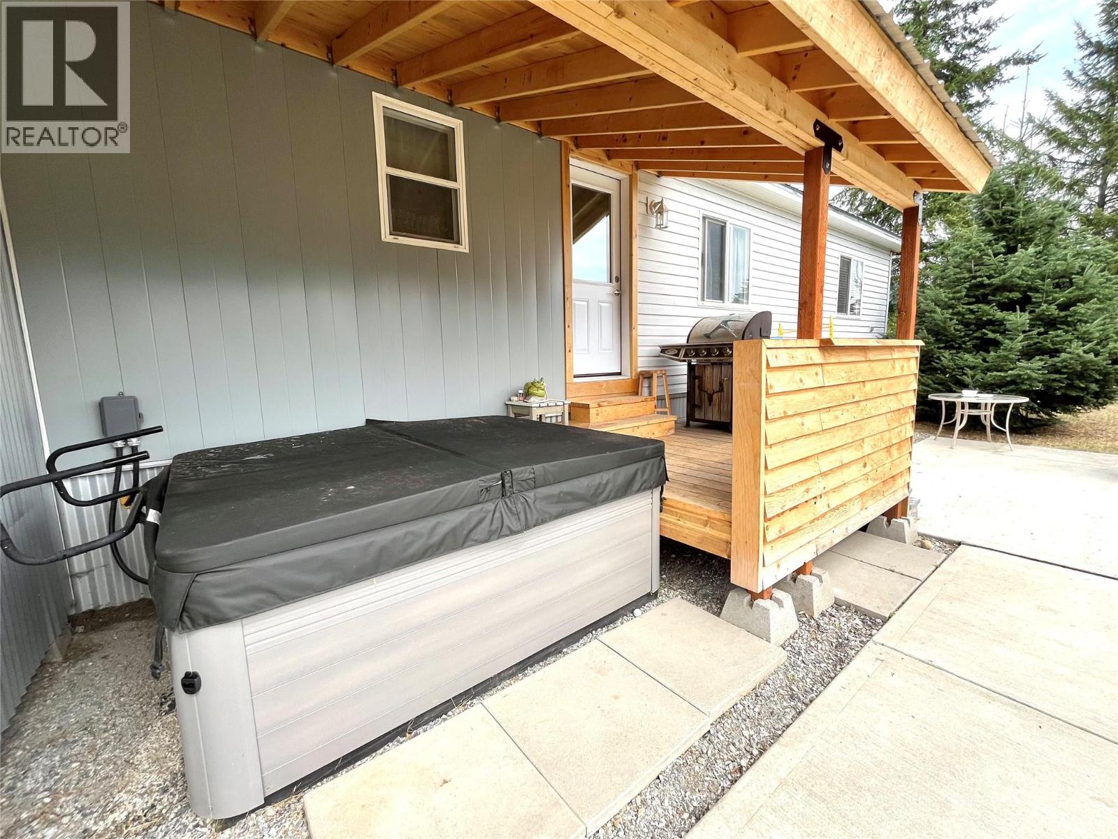 Photo 8 of 3754 Krestova Road, Crescent Valley BC