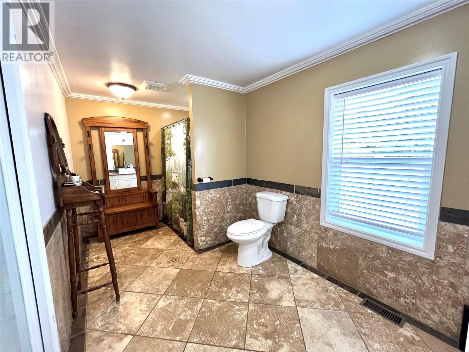 Photo 17 of 3754 Krestova Road, Crescent Valley BC