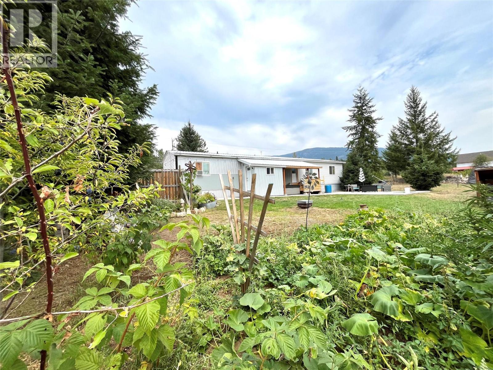Photo 2 of 3754 Krestova Road, Crescent Valley BC
