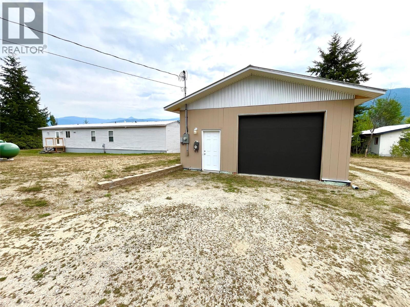 Photo 3 of 3754 Krestova Road, Crescent Valley BC