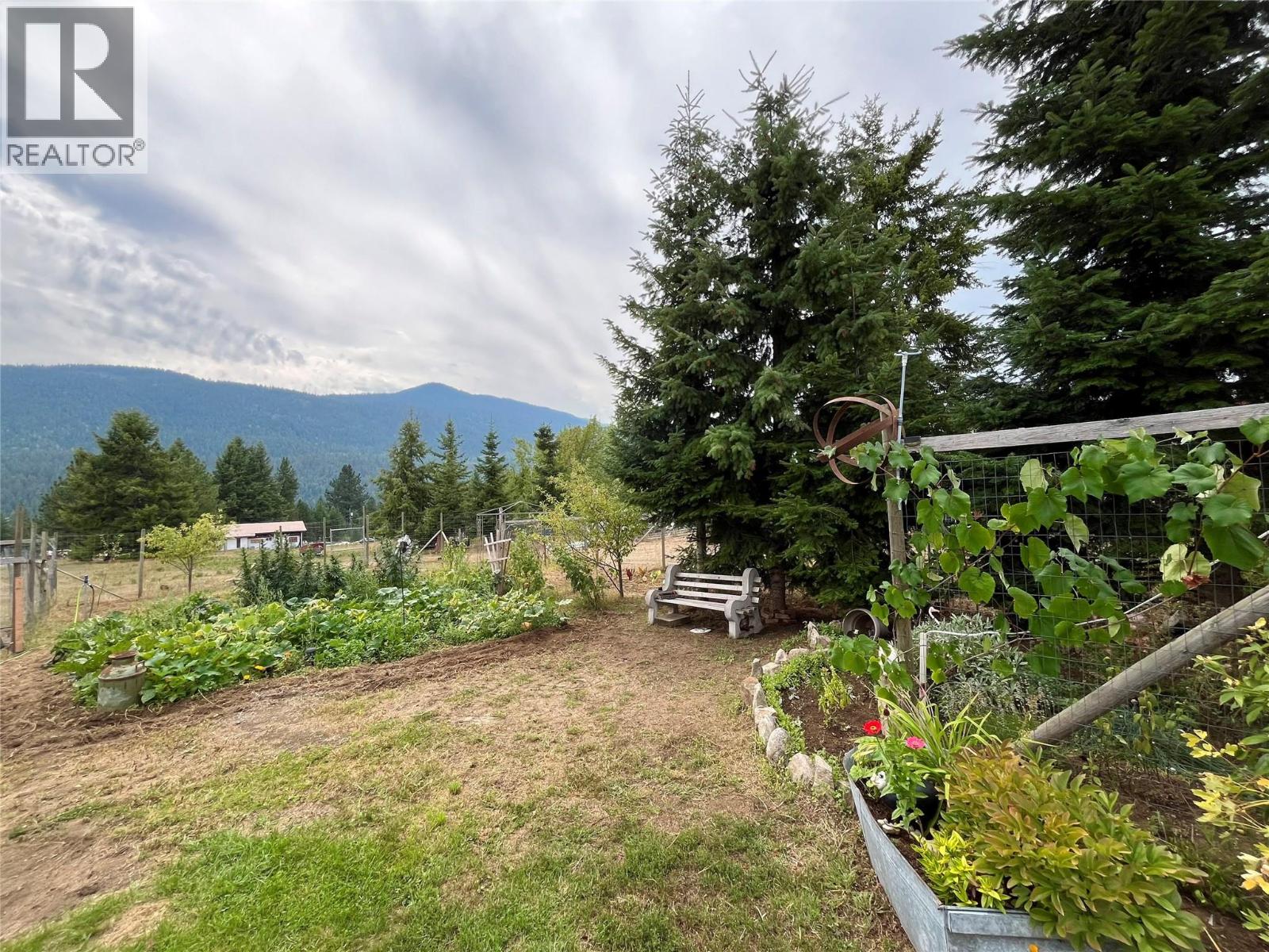 Photo 33 of 3754 Krestova Road, Crescent Valley BC