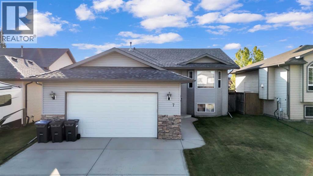 Photo 1 of 7 Firdale Close, Sylvan Lake AB