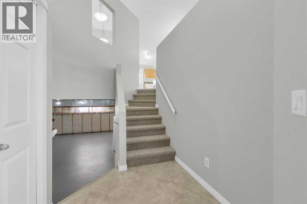 Photo 3 of 7 Firdale Close, Sylvan Lake AB