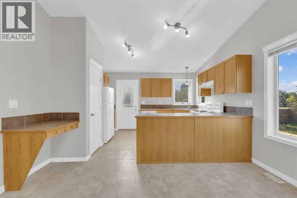 Photo 7 of 7 Firdale Close, Sylvan Lake AB