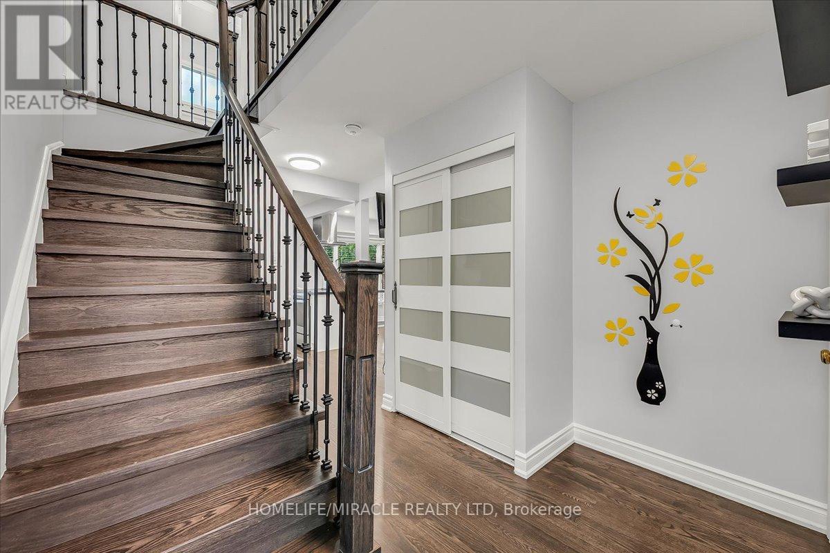 Photo 8 of 301 Odonoghue Avenue, Oakville ON
