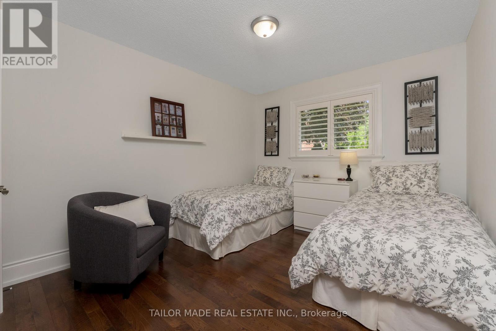 Photo 12 of 20 Lennox Court, Brampton ON
