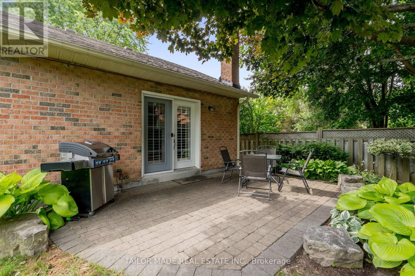 Photo 18 of 20 Lennox Court, Brampton ON