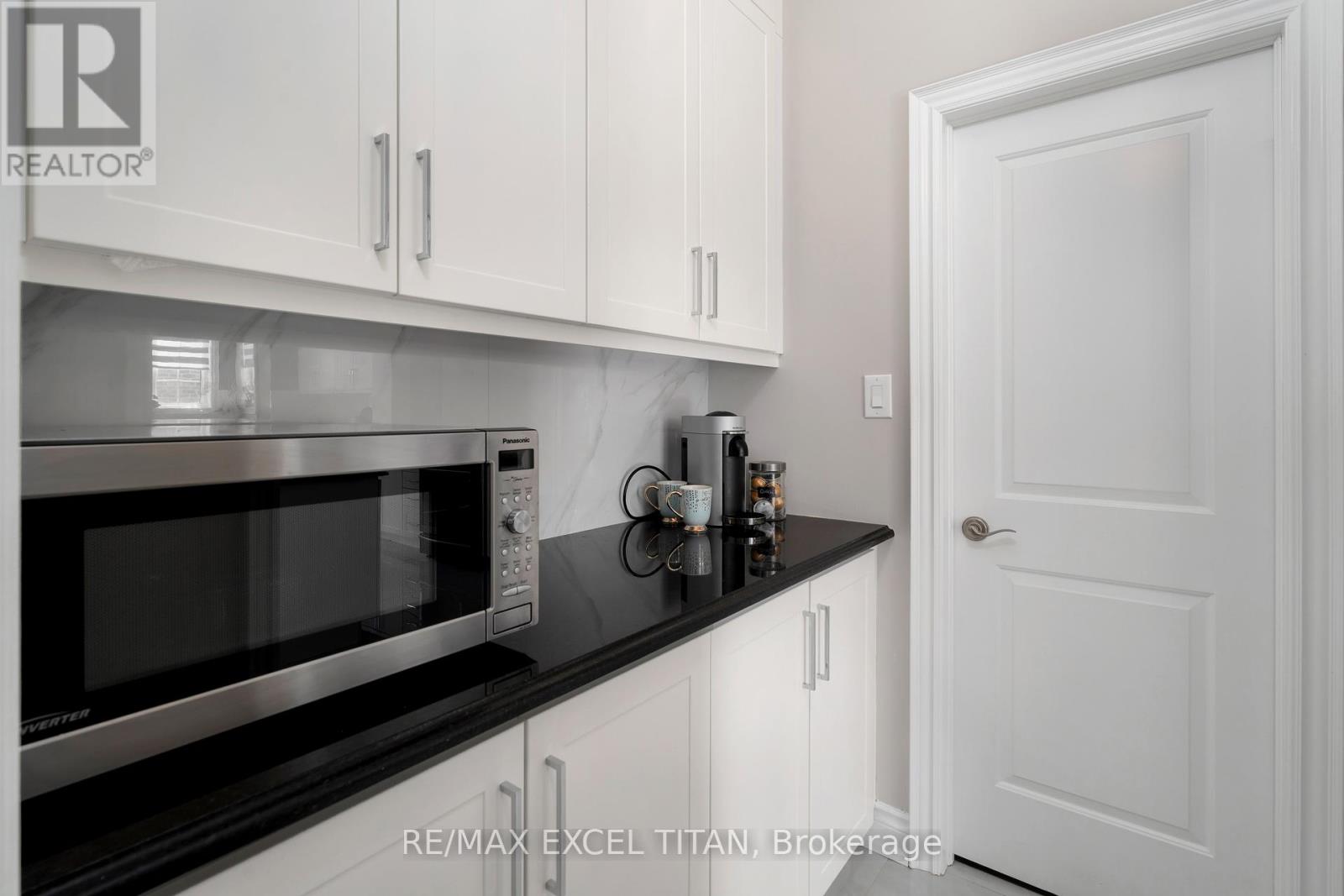 Photo 21 of 32 Longevity Road, Brampton ON