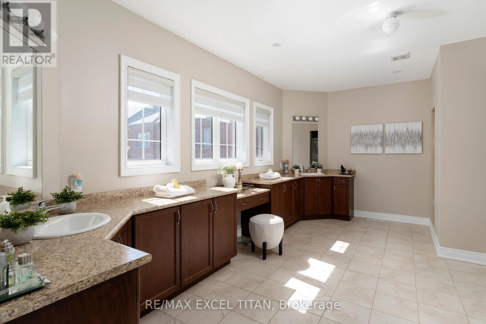Photo 34 of 32 Longevity Road, Brampton ON
