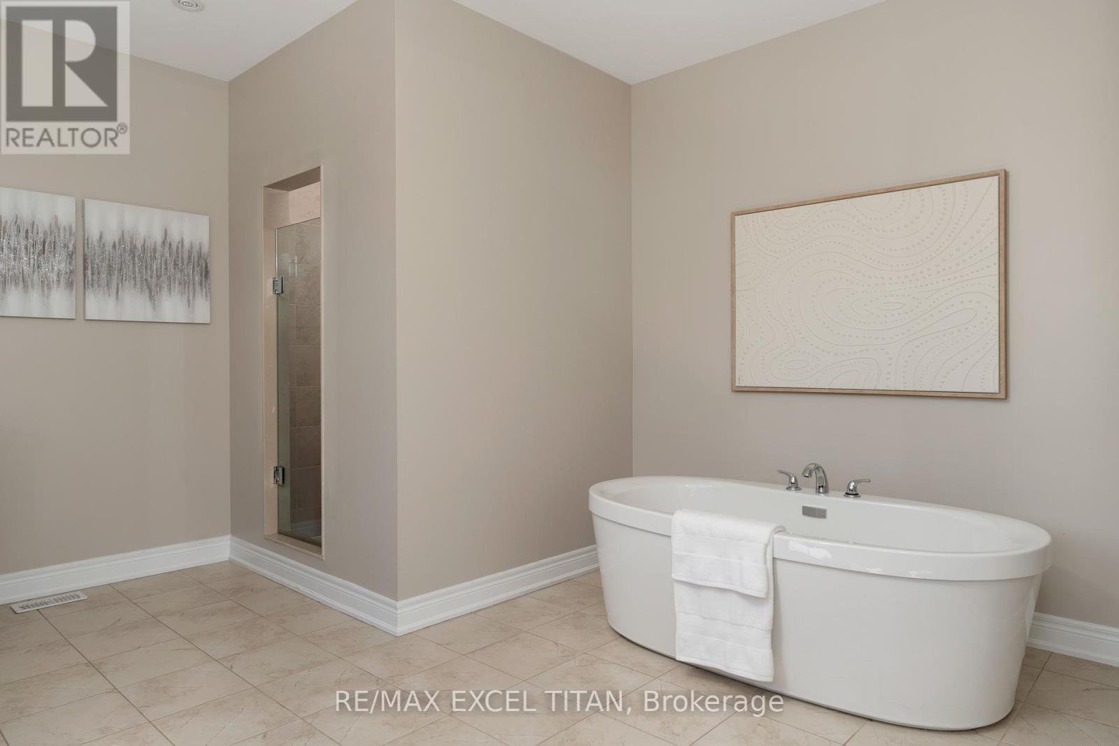 Photo 35 of 32 Longevity Road, Brampton ON