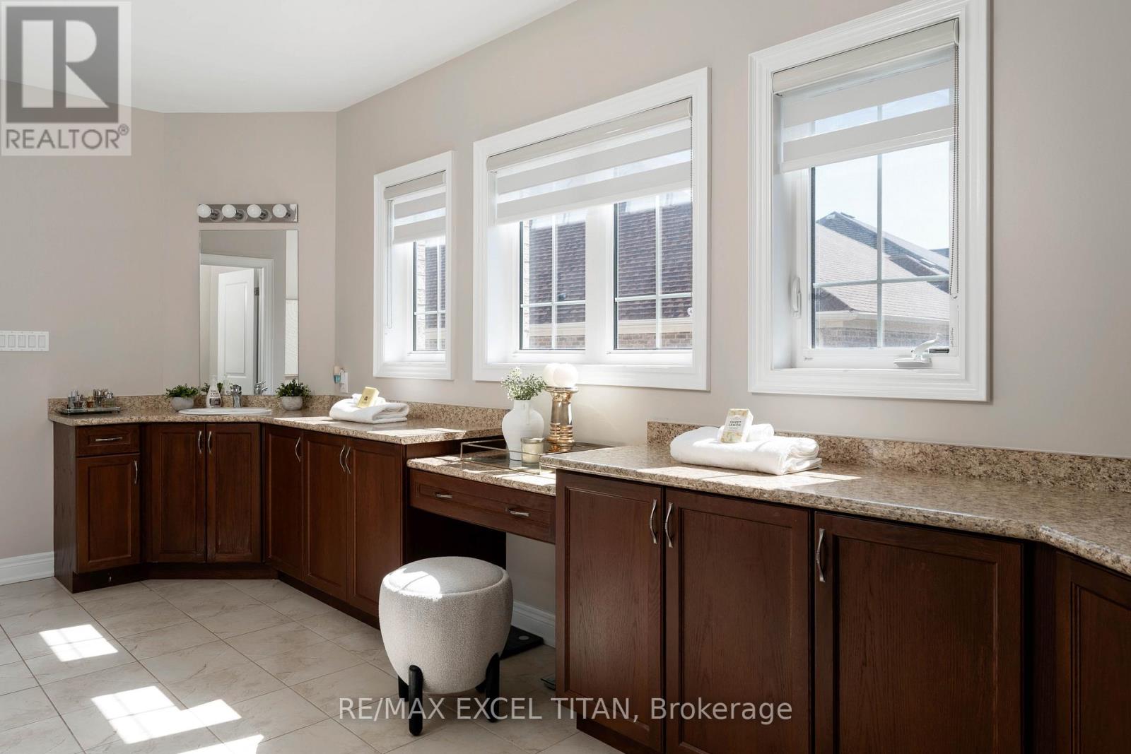 Photo 36 of 32 Longevity Road, Brampton ON