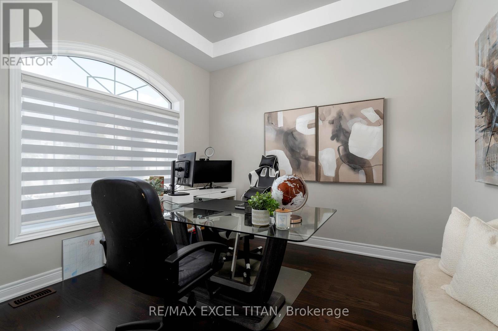 Photo 4 of 32 Longevity Road, Brampton ON