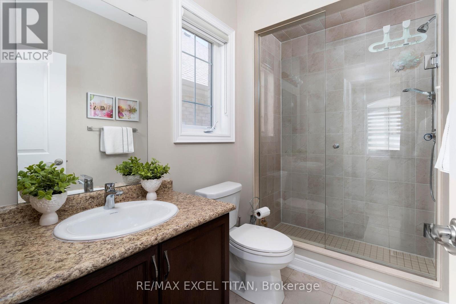 Photo 40 of 32 Longevity Road, Brampton ON