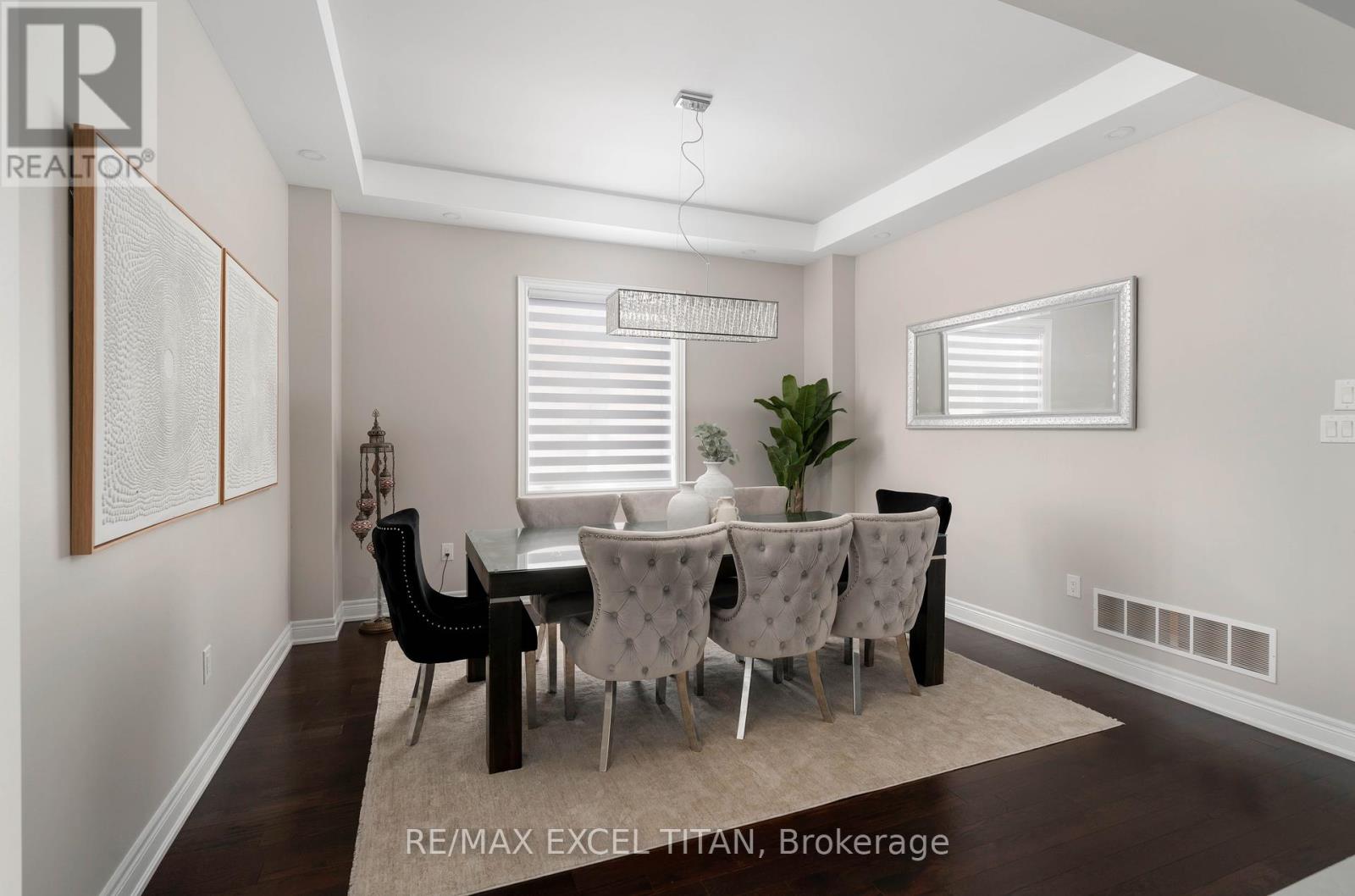 Photo 7 of 32 Longevity Road, Brampton ON