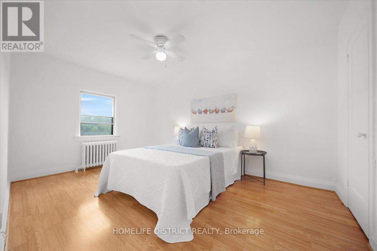 Photo 18 of 2055 Eglinton Avenue W, Toronto ON