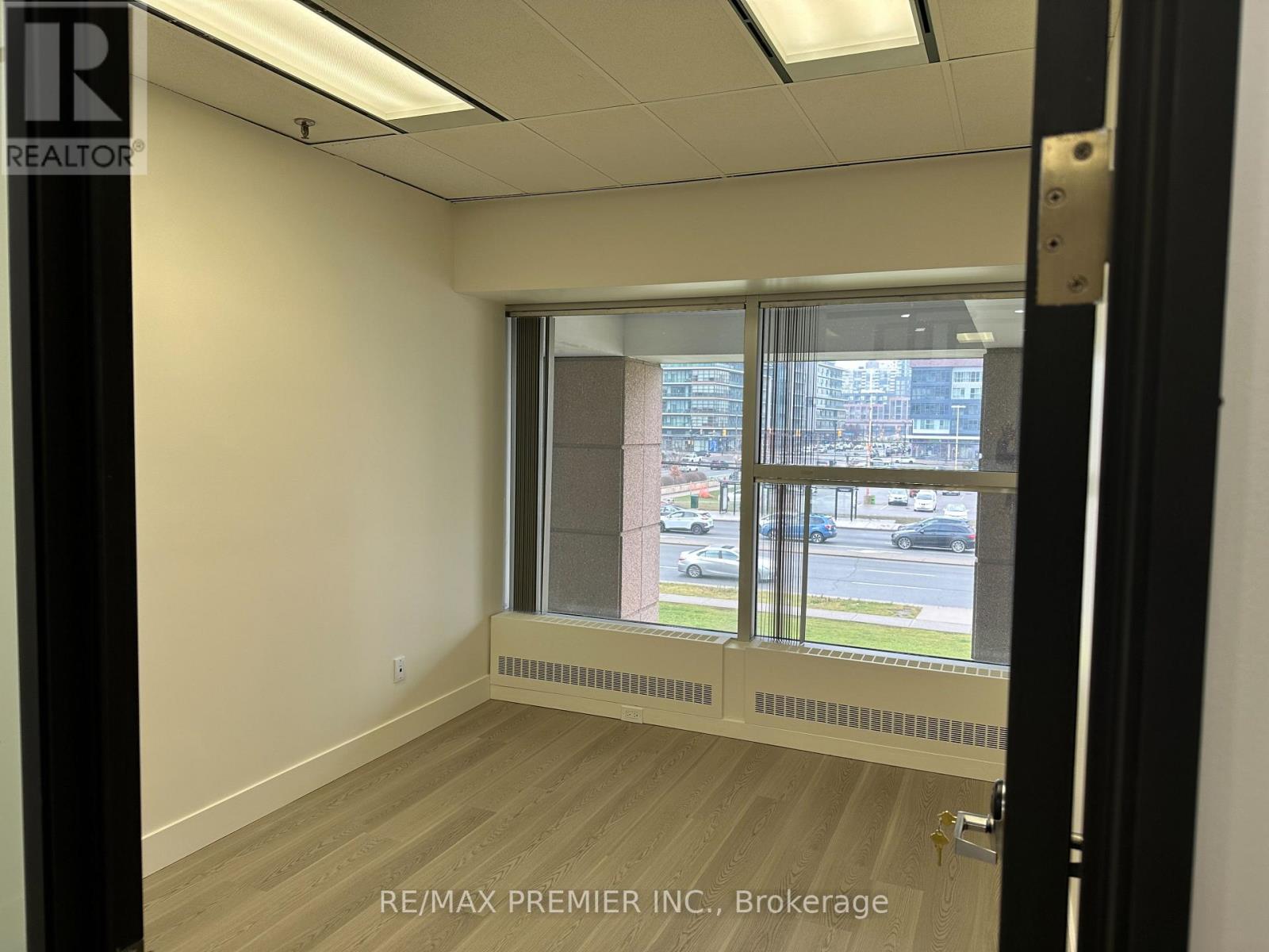 Photo 12 of 200 B 01 350 Burnhamthorpe Road W, Mississauga ON