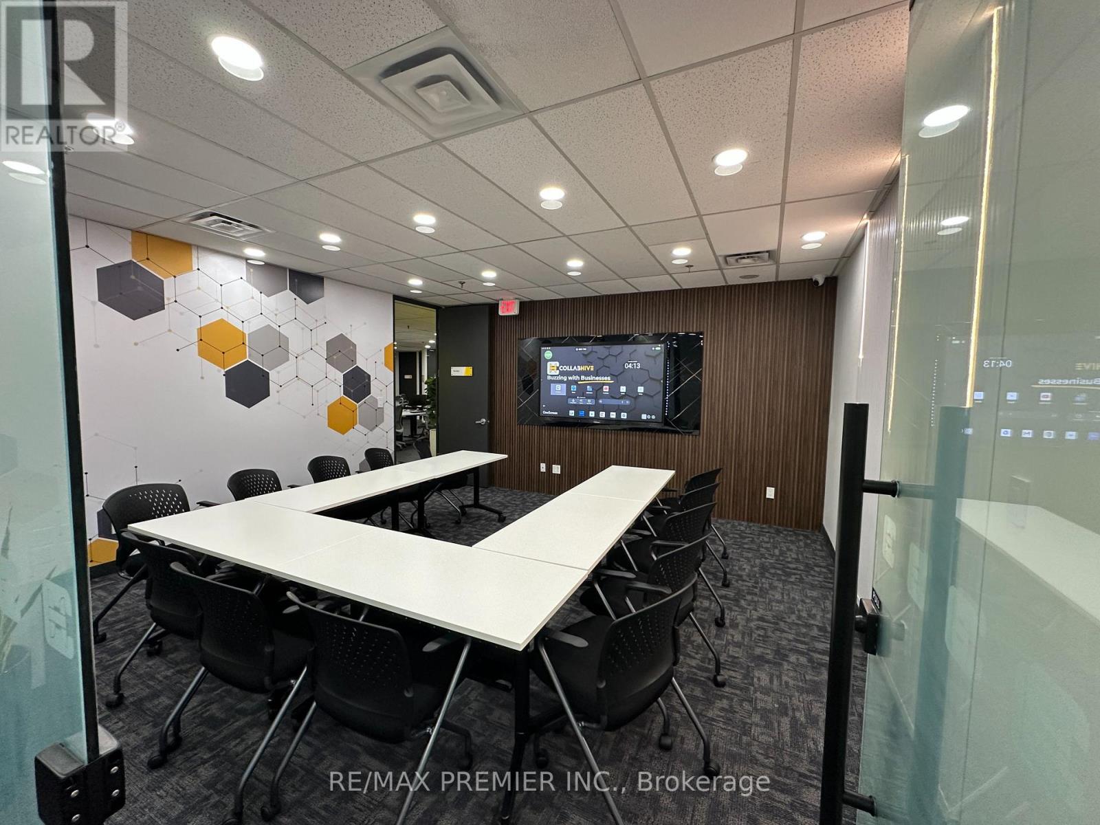 Photo 5 of 200 B 01 350 Burnhamthorpe Road W, Mississauga ON